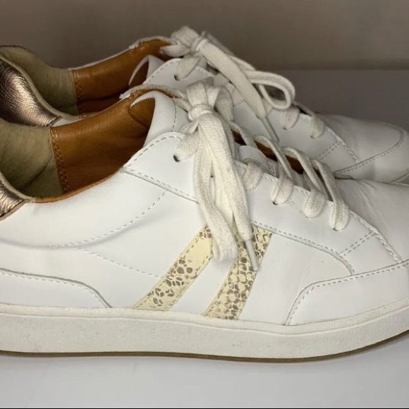 Lucky Brand Sneakers, Size 8, White with gold trim - Picture 4 of 9